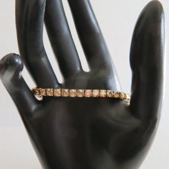 Gold Tone Stretch Bracelet/Crystal Beads, NWOT - Picture 3 of 4
